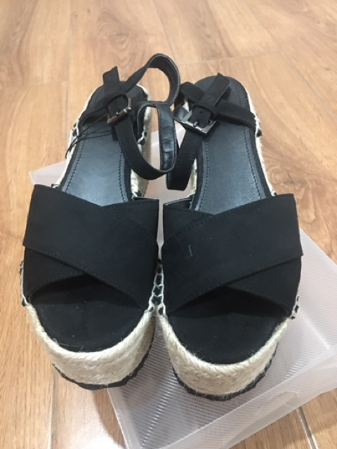 Giày bershka size 36