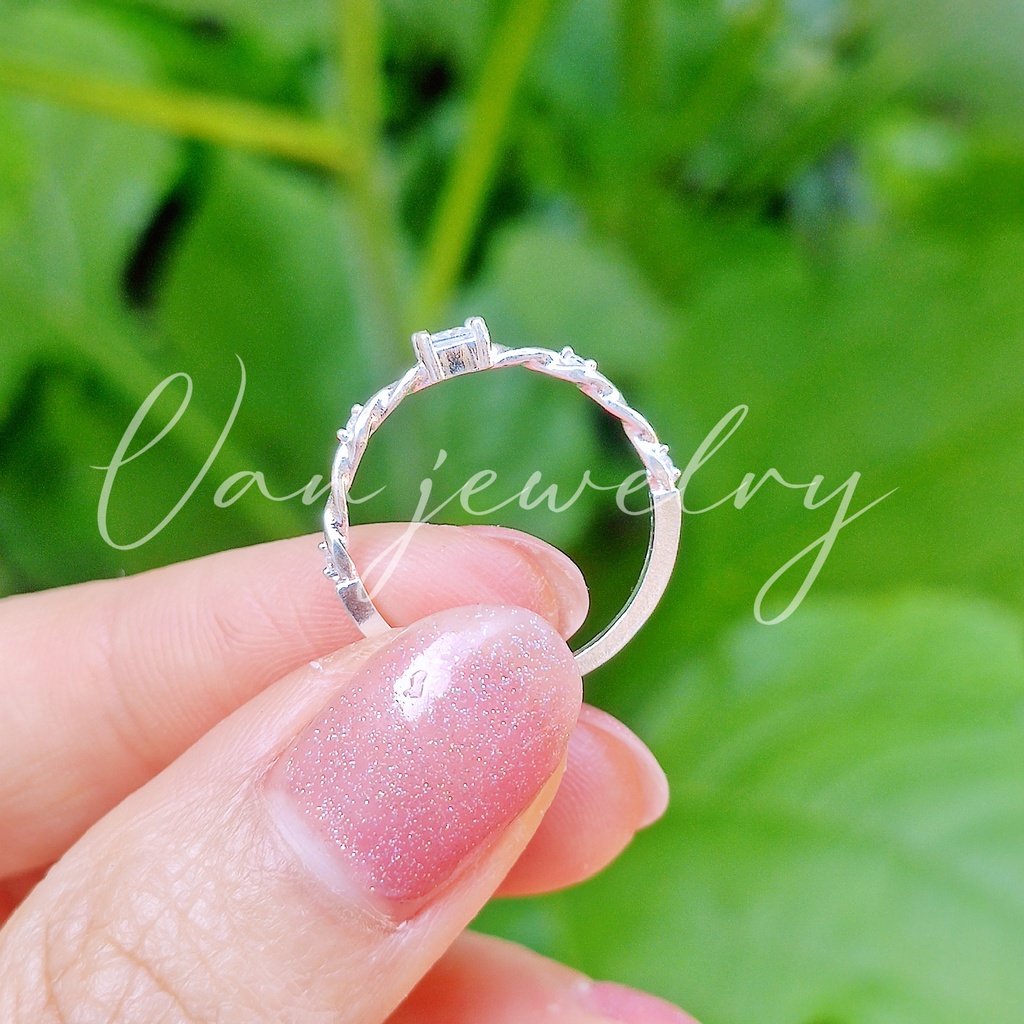 Nhẫn bạc Nhẫn xoắn sợi gắn đá vuông nhỏ xinh Van Jewelry V10720