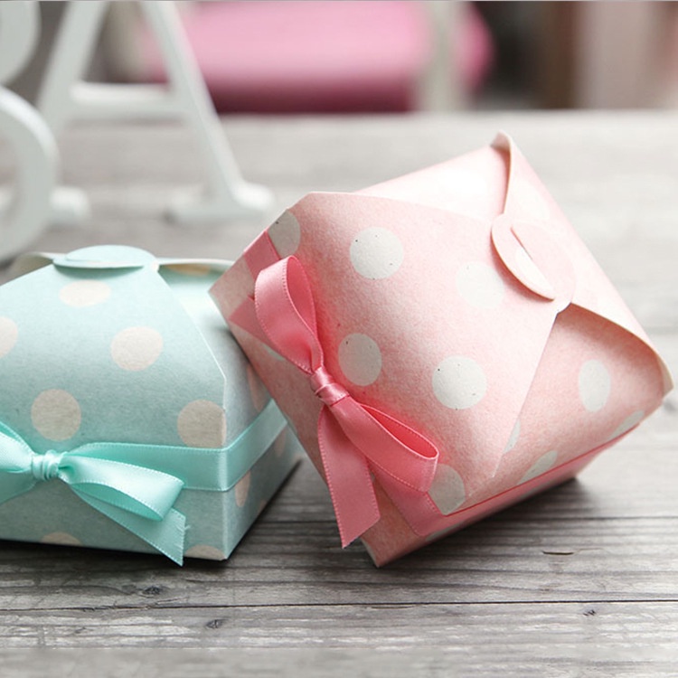 Hộp giấy hoạ tiết nắp hình chấm bi kiểu dáng độc đáo