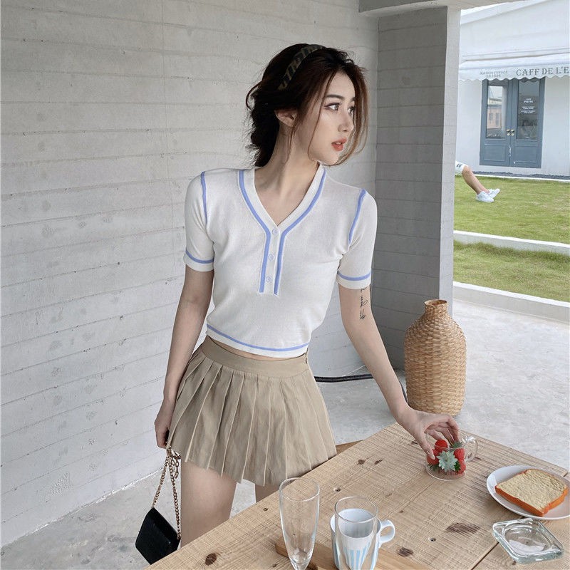 Hàng đầu mùa hè năm 2021 Áo len ngắn đan màu cổ chữ V ôm gọn gàng tất cả các kết hợp quần phông tay nữ