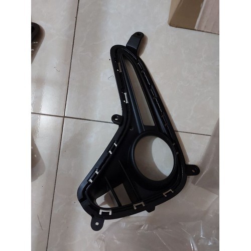 Ốp đèn gầm có lỗ huyndai grand i10 đời 2017-2019