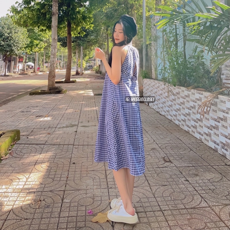 Đầm suông dáng dài, cut lưng