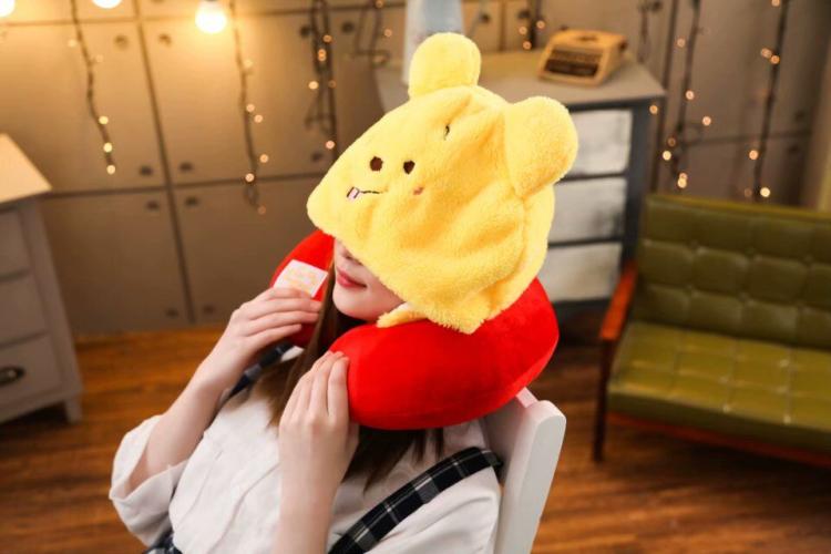 Hoạt Hình Gối Kê Cổ Chữ U Có Mũ Trùm Đầu Hình Stitch Pooh 0.4 Kg