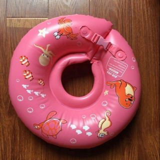 Phao đỡ cổ cho bé tập bơi