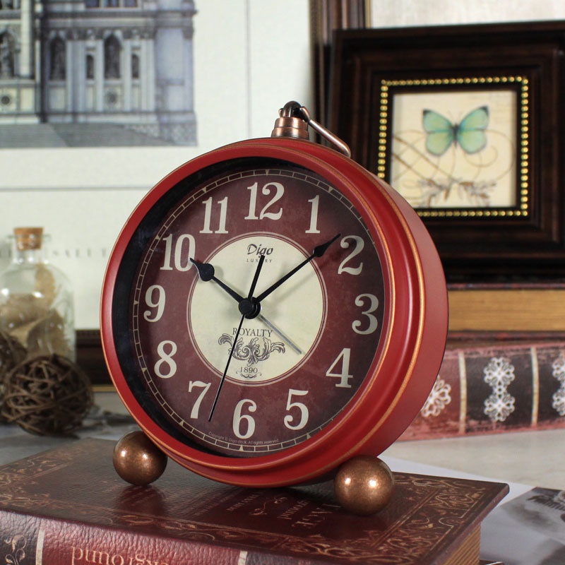 Đồng Hồ Báo Thức Để Màu Đỏ Trang Trí Phong Cách Cổ Điển Retro
