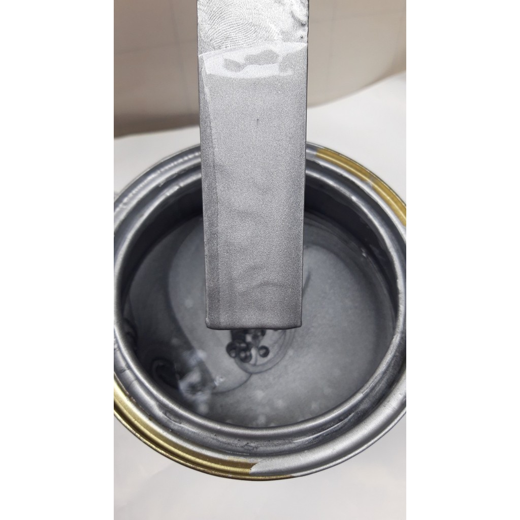 1 lạng màu bạc nhuyễn mịn sơn lốc máy hon da cho xe như mới, bền đẹp với mọi loại hình thời tiết