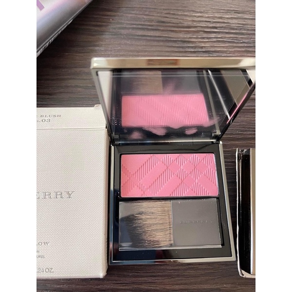 Phấn má hồng Burberry Light Glow  Hydrangea Pink