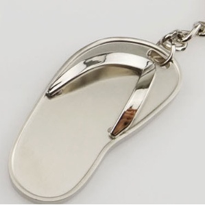 Móc khóa hình chiếc dép xỏ ngón làm bằng kim loại