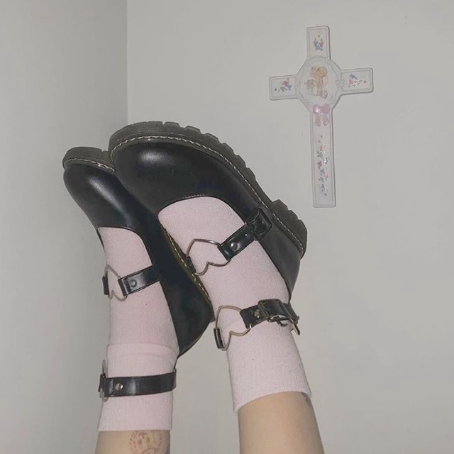 Pass giày bên shoptheinfinity