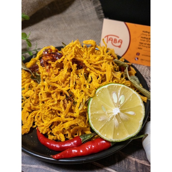 Khô gà lá chanh Taba đồ ăn vặt Sài Gòn, hũ pet 300g, túi zip giấy 100g/250g/500g | BigBuy360 - bigbuy360.vn