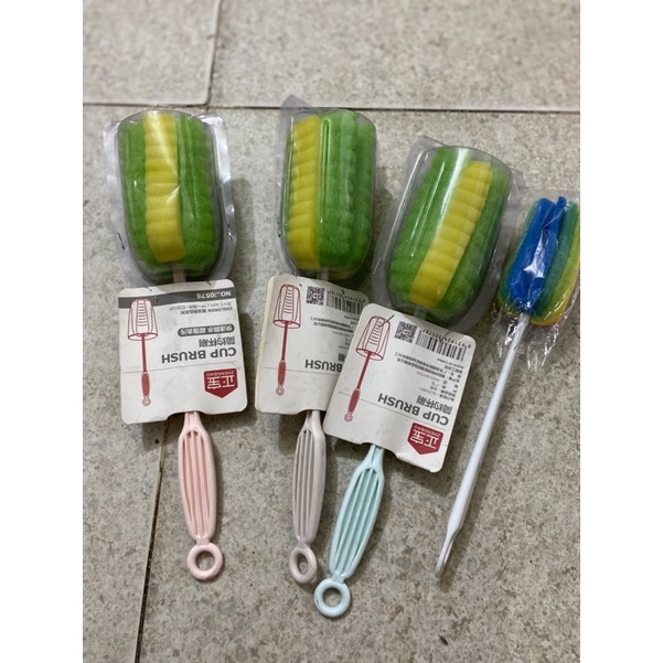 Cây cọ rửa cốc, bình sữa tạo nhiều bọt