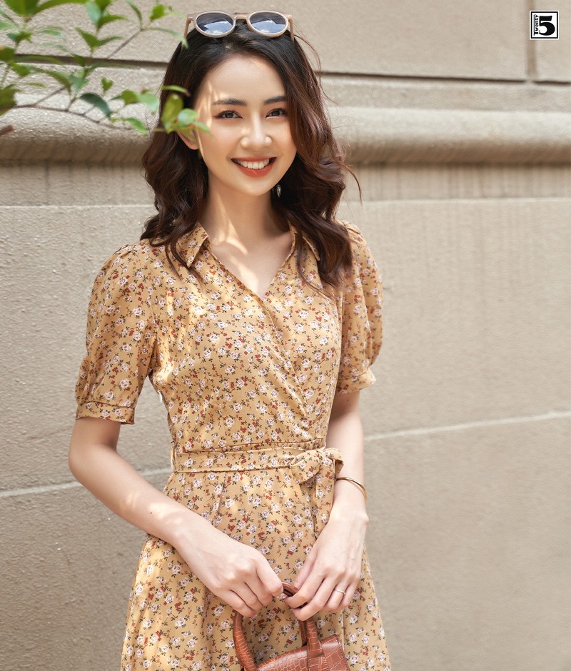 Đầm cổ V chân cổ đức chân váy ly lật tay bo bồng Twentyfive T256