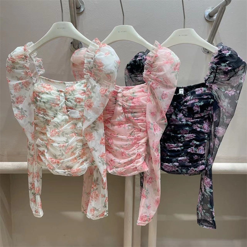 The new spring style palace broken flowers show shoulder bubble sleeves slim women's blouse short style long-sleeved blouse with exposed back square collar fold