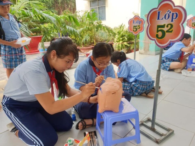 Heo đất chưa tô - Tượng tô màu cho bé Heo đất nung chưa sơn vẽ kèm màu và cọ giá rẻ