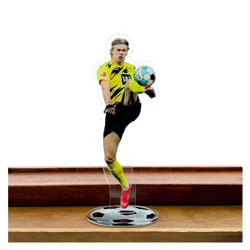 Mô hình tượng cầu thủ bóng đá acrylic cao 14cm