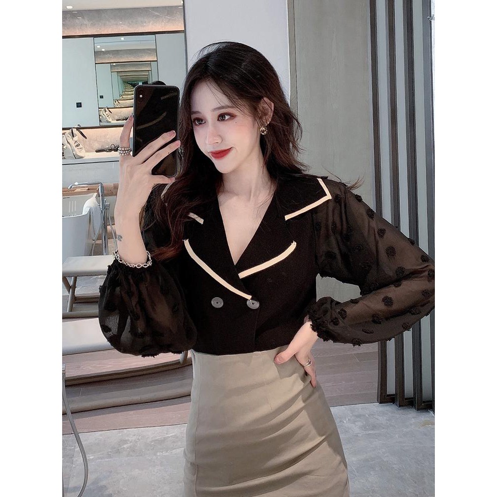 Áo croptop cổ V phối nút phong cách Hàn Quốc | BigBuy360 - bigbuy360.vn