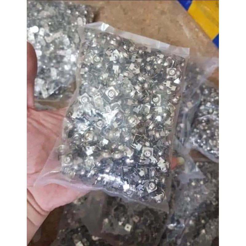 Đế chân pin đôi