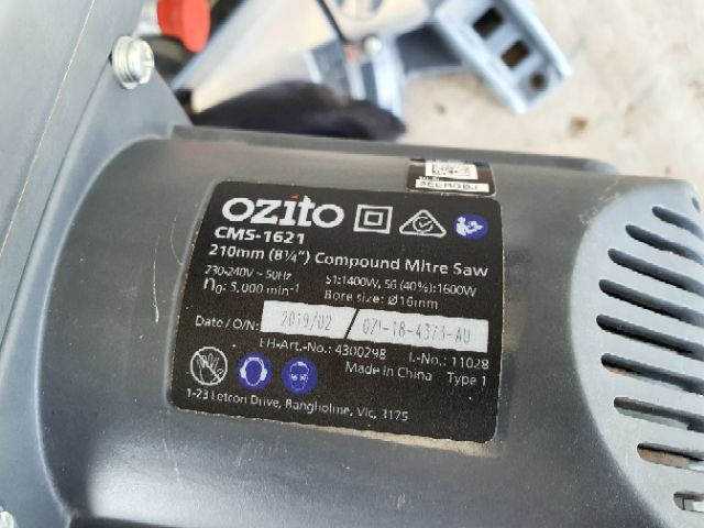 Máy cắt nhôm góc 45 độ Ozito CMS 1621