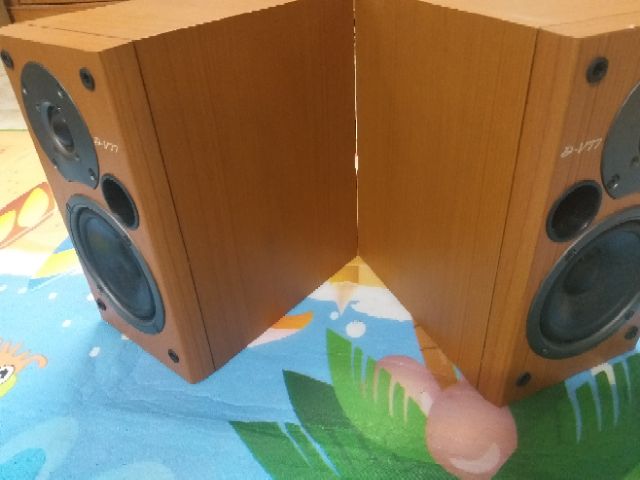 Loa bokket Onkyo V77