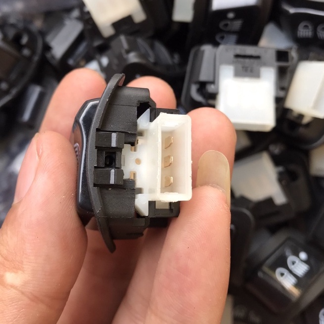 Công tắc tắt đèn cho các xe như , Vision 2021 , Lead 2021 , Wave 2021,Future các xe không có nút tắt đèn.xmv