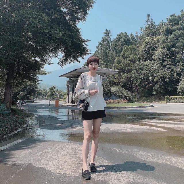 Quần short vải cạp cao viền kim sa