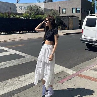 Chân váy trắng xòe xếp 3 tầng Jennie BLACKPINK