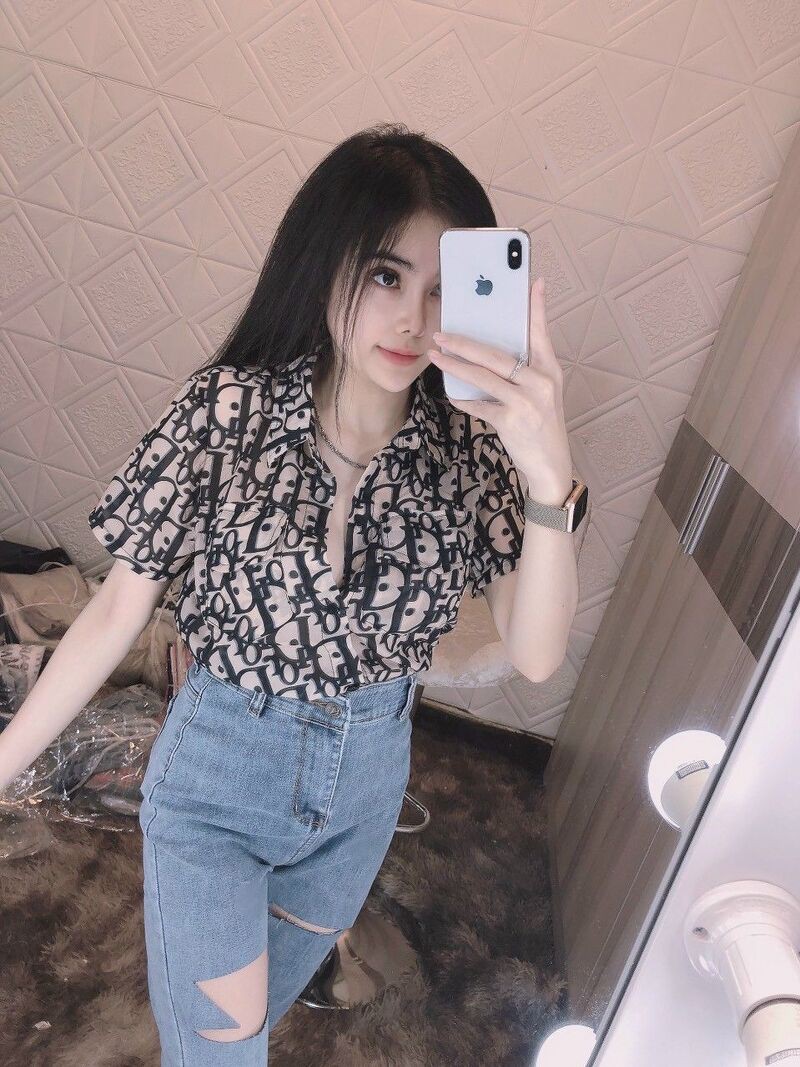 [Mã FAMARAL2 giảm 10K đơn 50K] Áo sơ mi họa tiết chữ nắp túi mỏng sexy