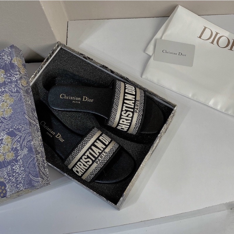 Dép dior hoạ tiết