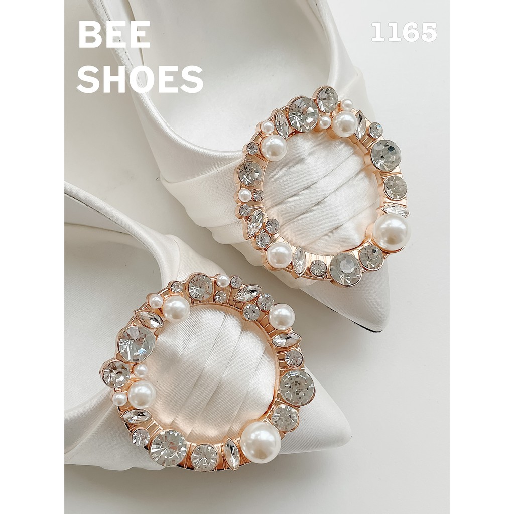 BEESHOES - GIÀY CAO GÓT NỮ MŨI NHỌN HỌA TIẾT ĐÁ TRÒN NGỌC - GIÀY CAO GÓT NỮ GÓT NHỌN CAO 7 PHÂN SẴN MÀU TRẮNG 201165