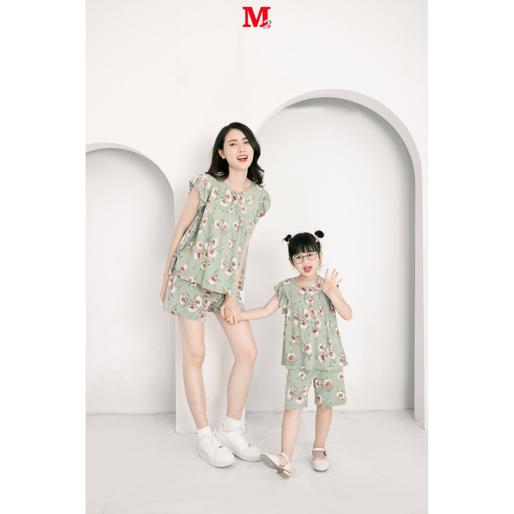 Bộ quần áo nữ quần đùi và áo cộc tay họa tiết hoa K0030476 Thời trang M2