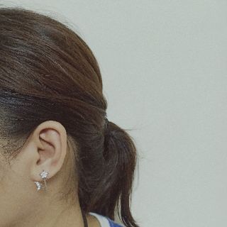 Khuyên trăng sao đá