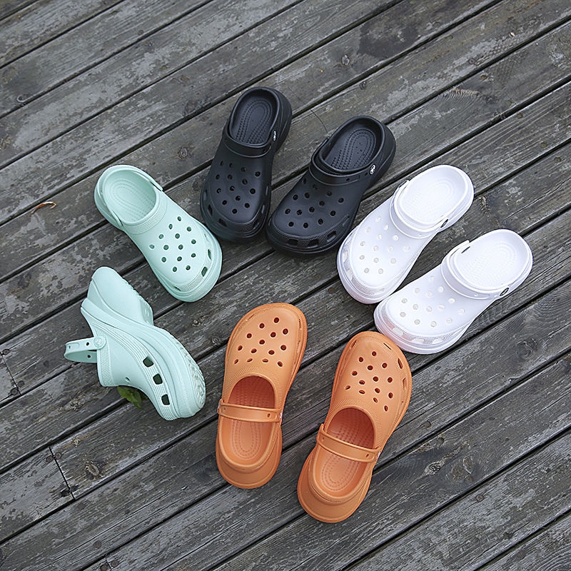 The New Fashion Plus Hole Shoes Ladies Non-slip Coat Thick-soled Sponge Cake Beach Sandals and Slippers