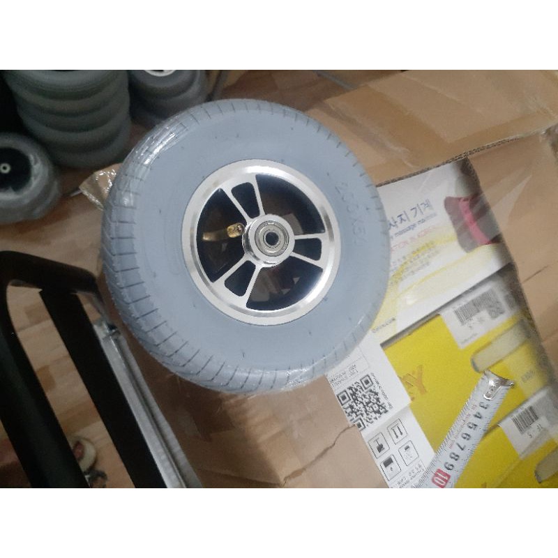 BÁNH XE LĂN ĐIỆN VÀNH NHÔM BƠM HƠI ĐƯỜNG KÍNH 18CM