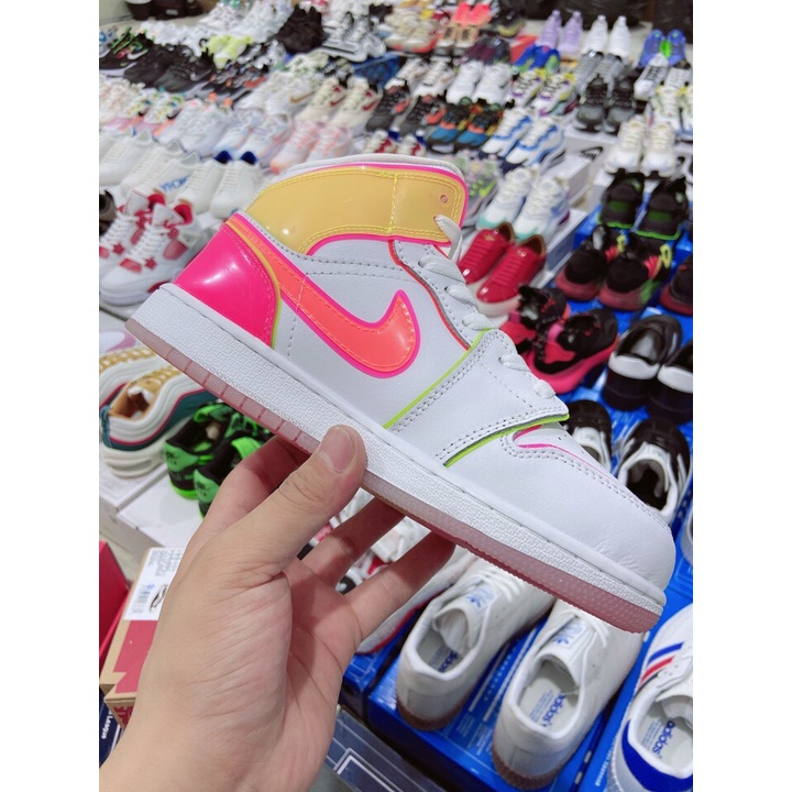 Giày Air Jordan 1 Mid "Edge Glow"