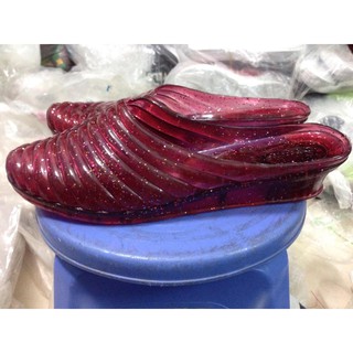 Sục nhựa đi không ướt chân, không ướt tất, chỉ 25k