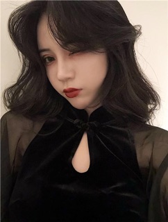 Váy nhung tay bồng cá tính