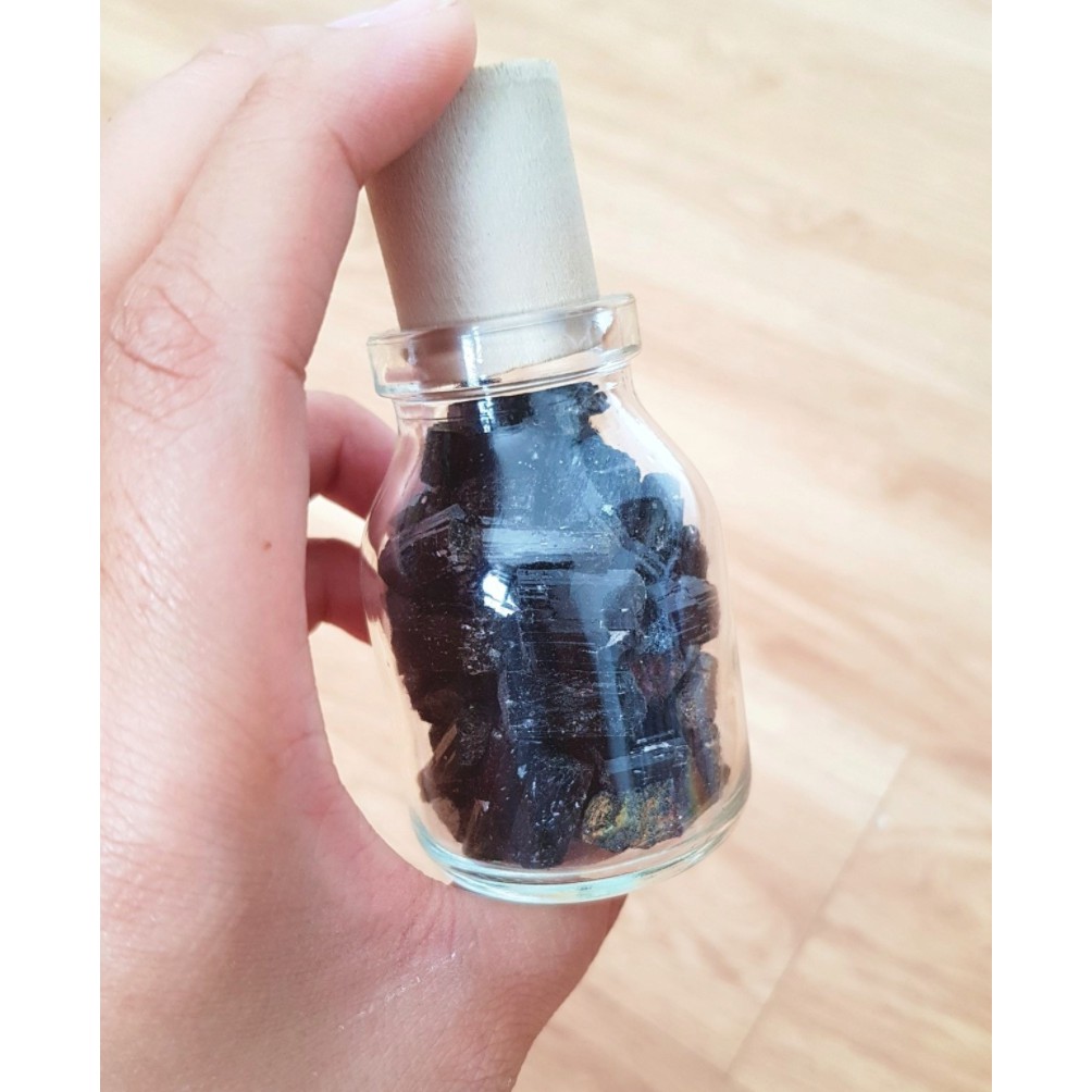 Tourmaline đen thô dùng trong thanh tẩy bài Tarot, thiền định, phong thủy | BigBuy360 - bigbuy360.vn