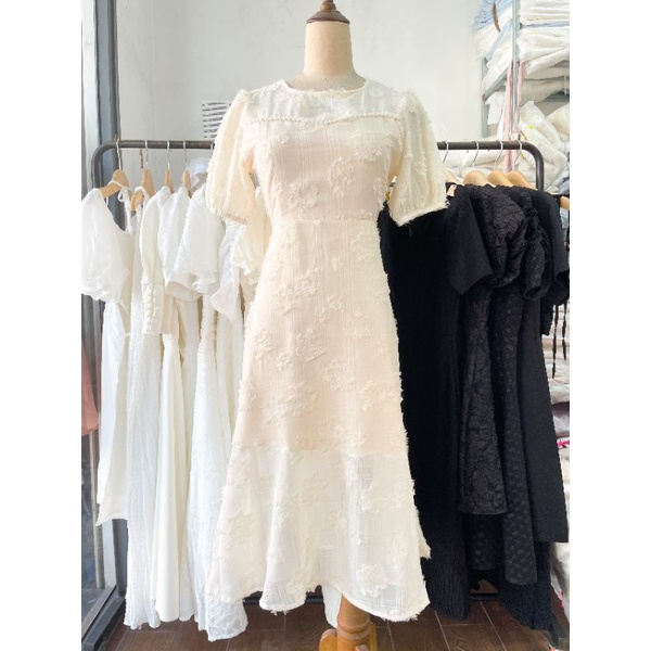 Đầm midi đuôi cá ren nổi phối ngọc