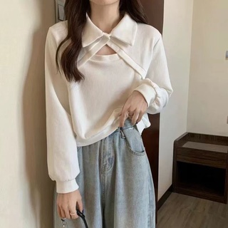 Áo croptop cổ bẻ hở ngực cá tính