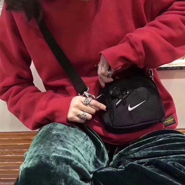 Túi đeo chéo nhỏ Nike