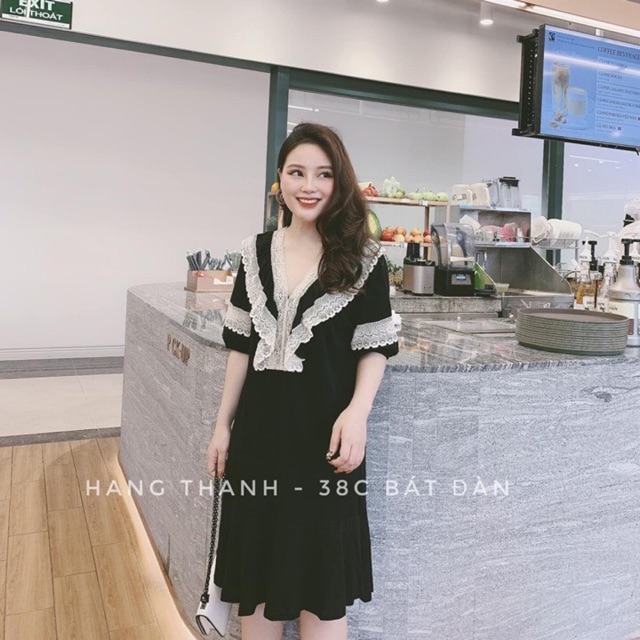 váy phối cổ ren