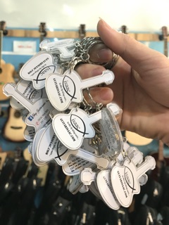 Móc chìa khoá Guitar isaac