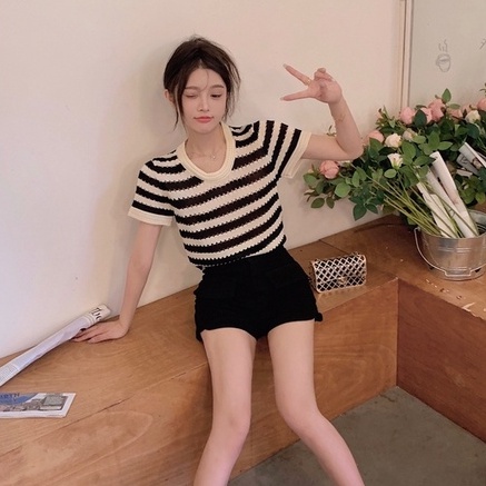 Áo Thun Tay Ngắn Họa Tiết Sọc Ngang Phong Cách Mới Dành Cho Nữ