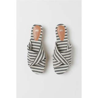 Sandal HM auth100