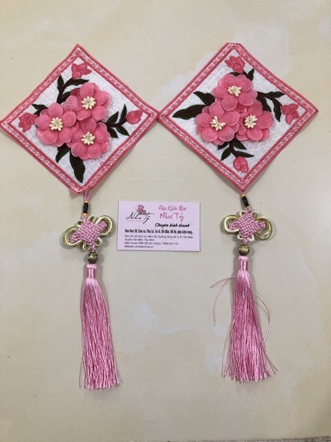 Tấm vuông trang trí kèm dây treo xinh xắn 14cm...