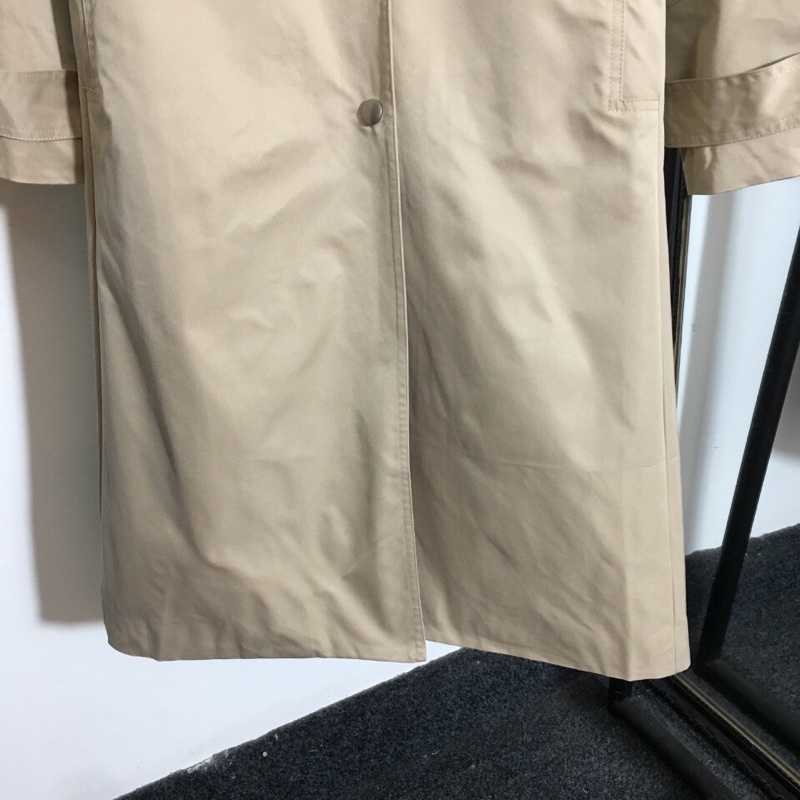 Áo măng tô dáng dài Dior logo thêu con ong nhỏ ngực áo lớn áo khoác gió dài tay rộng rãi bên trong lót in logo hoa văn. | BigBuy360 - bigbuy360.vn