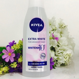 Nước hoa hồng dưỡng trắng da NIVEA giúp se khích lổ chân long