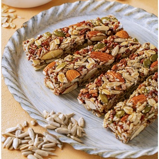 Bánh granola vị hạnh nhân mix 8 hạt thơm dinh dưỡng, thơm ngon trọn vị - Hathy Food.