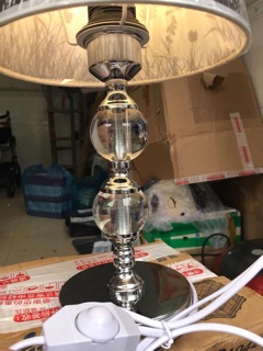 Đèn ngủ để bàn ( có hệ thống tăng giảm ánh sáng)