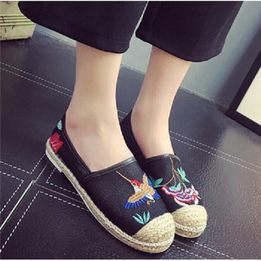 Giày lười slip on bọc cói thêu chim vintage | BigBuy360 - bigbuy360.vn